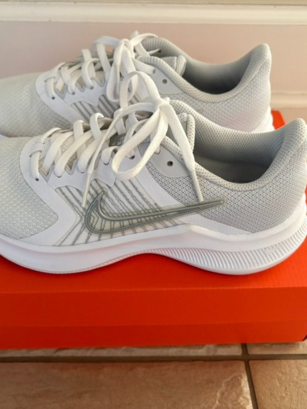 NIKE Women's Downshifter 11 Running Shoe (Size 6.5)